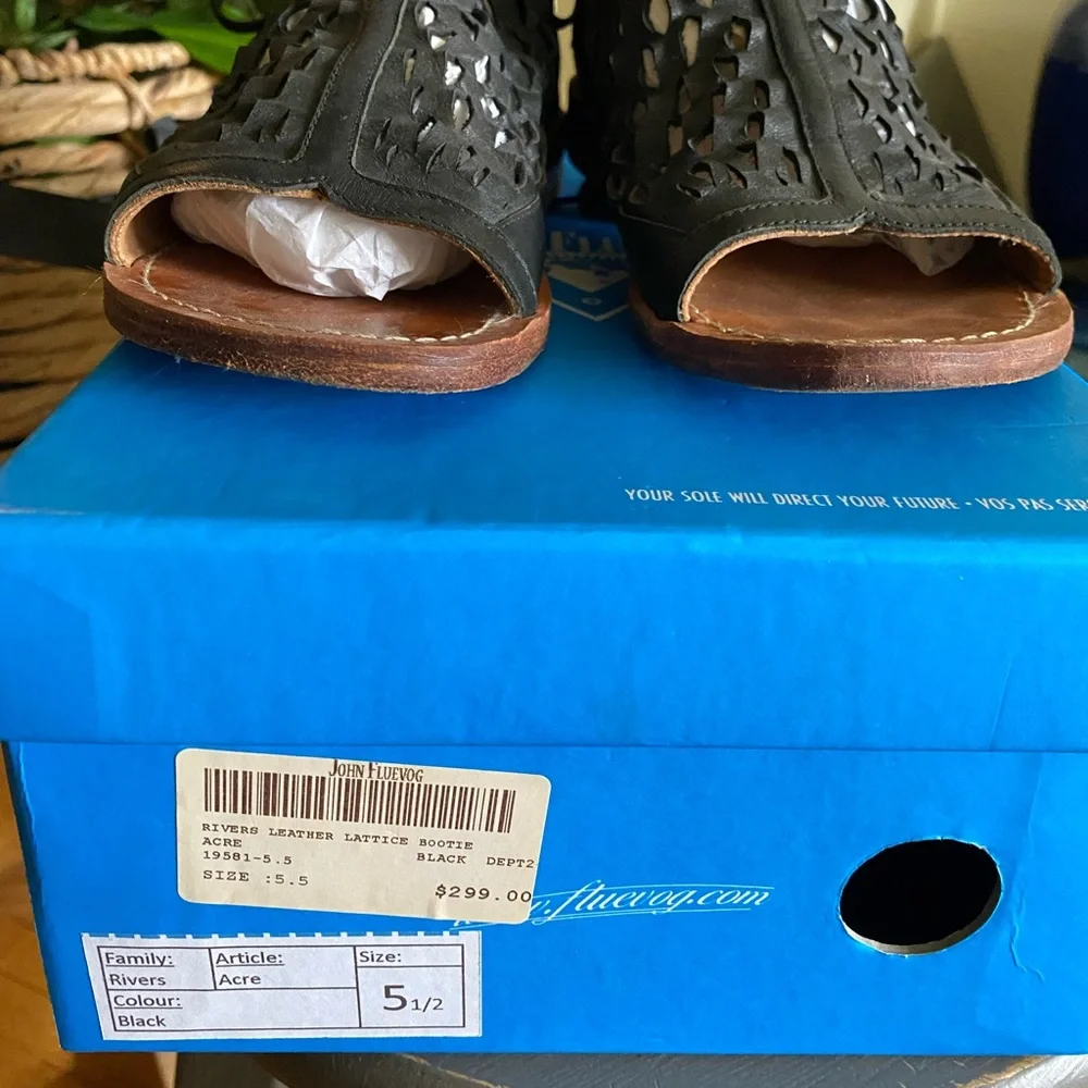 John Fluevog Rivers Acre bootie Sandals - Picture 2 of 6